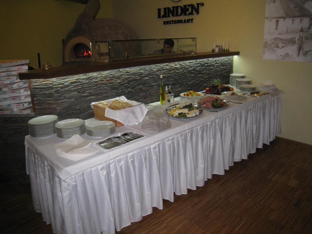 ברנו Linden Restaurant And Pension מראה חיצוני תמונה